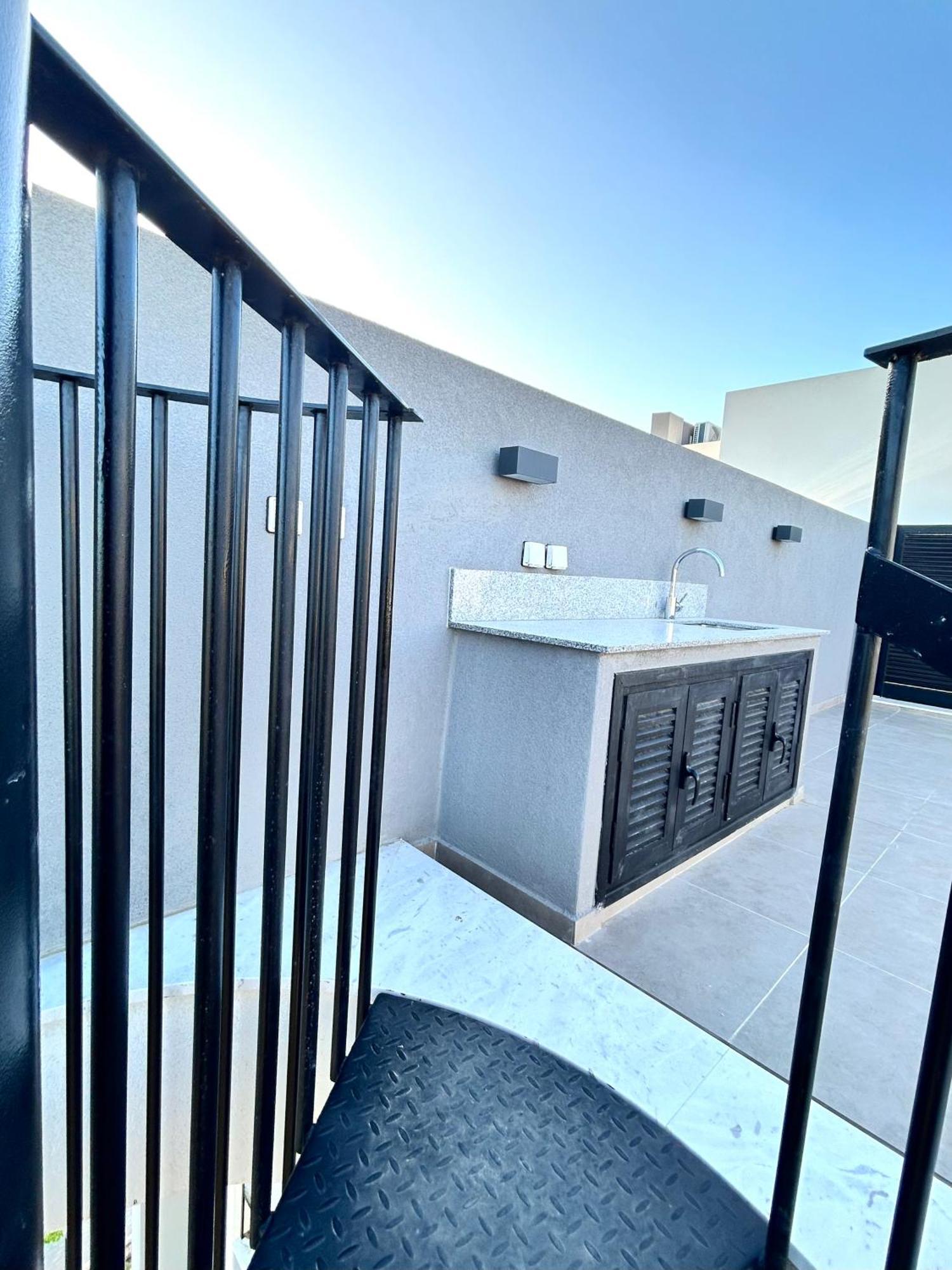 Sunset Gardens - Holiday Apartments - By Tlv Living Лимасол Экстерьер фото