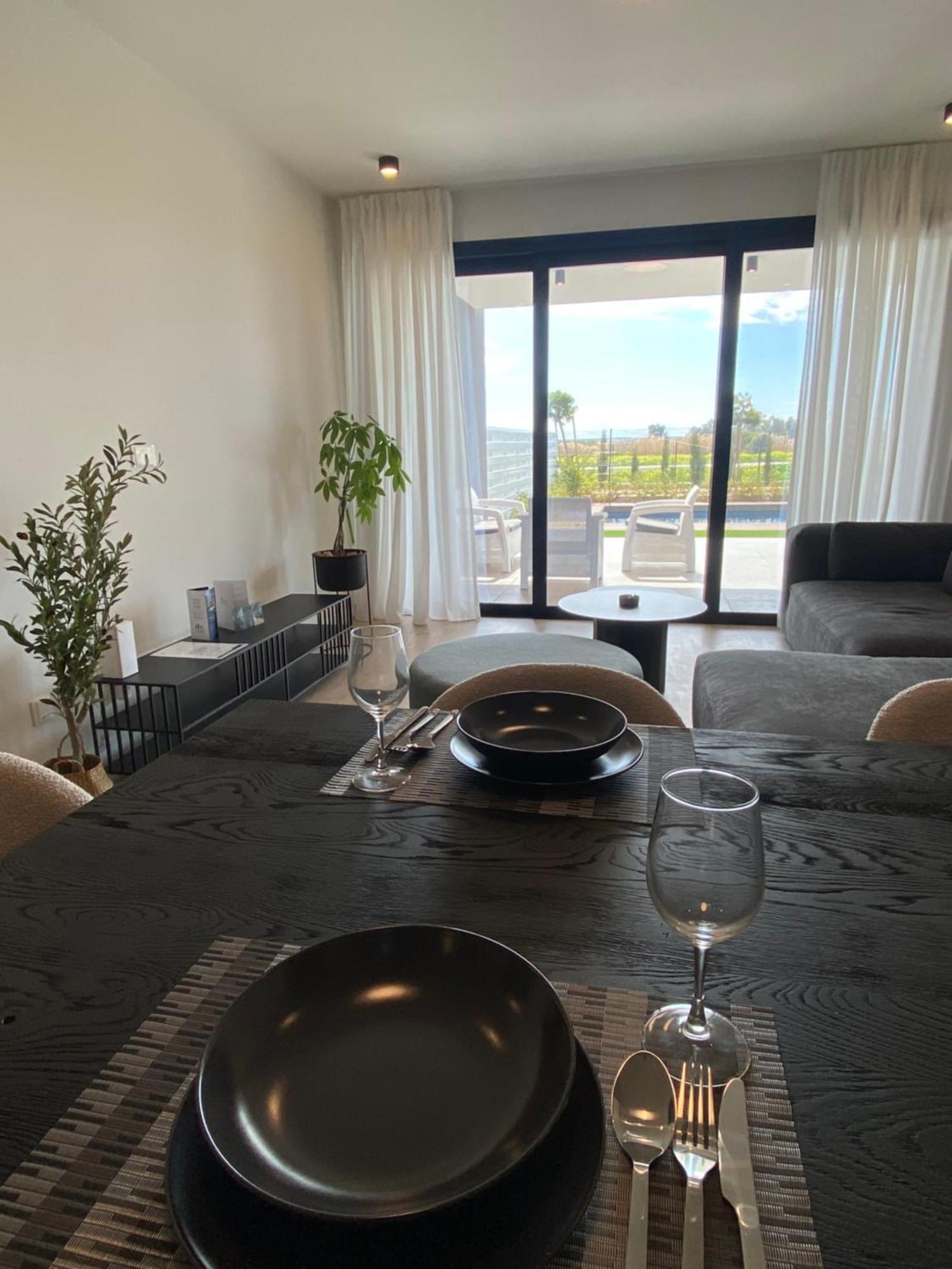 Sunset Gardens - Holiday Apartments - By Tlv Living Лимасол Экстерьер фото