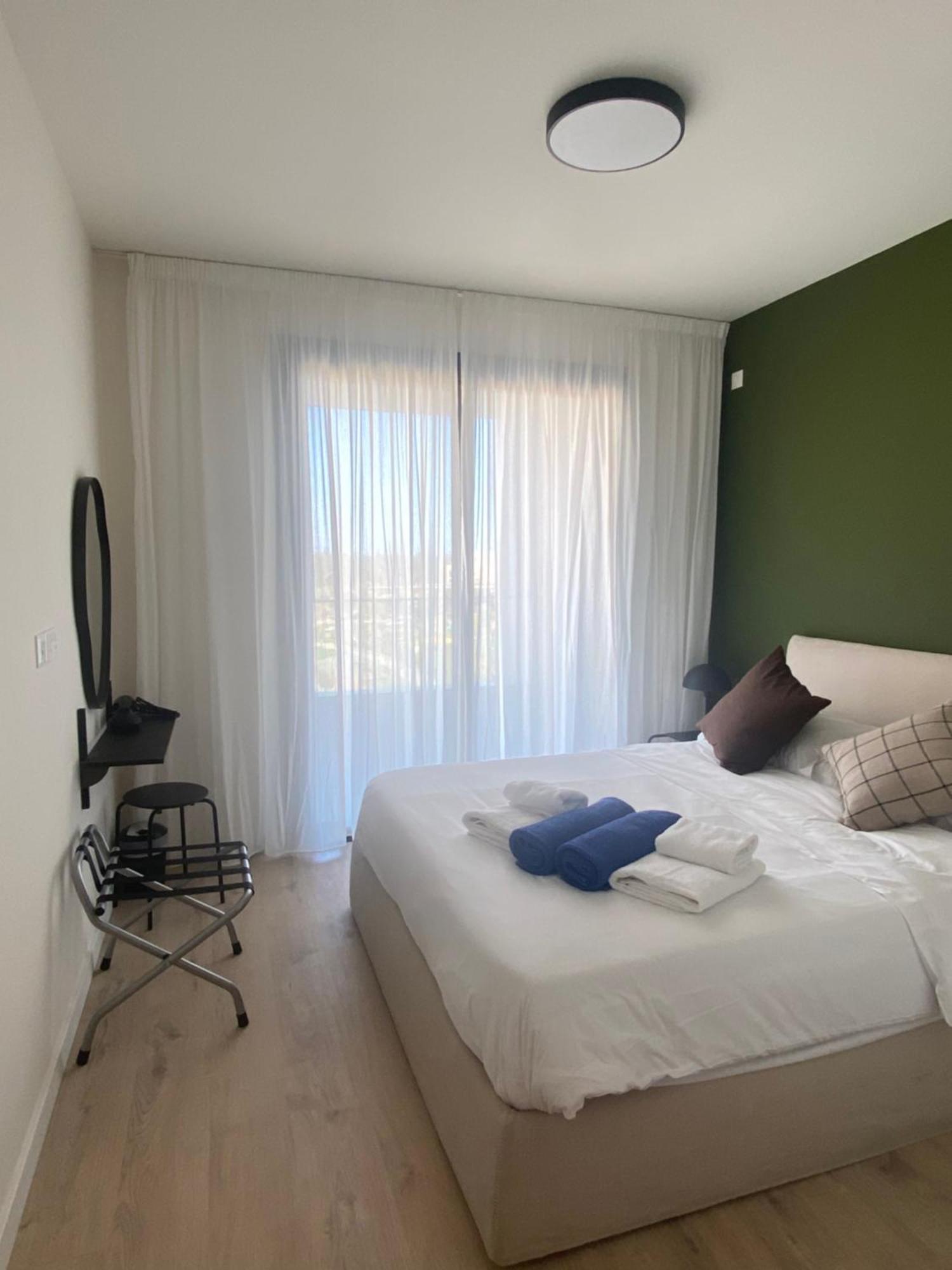 Sunset Gardens - Holiday Apartments - By Tlv Living Лимасол Экстерьер фото